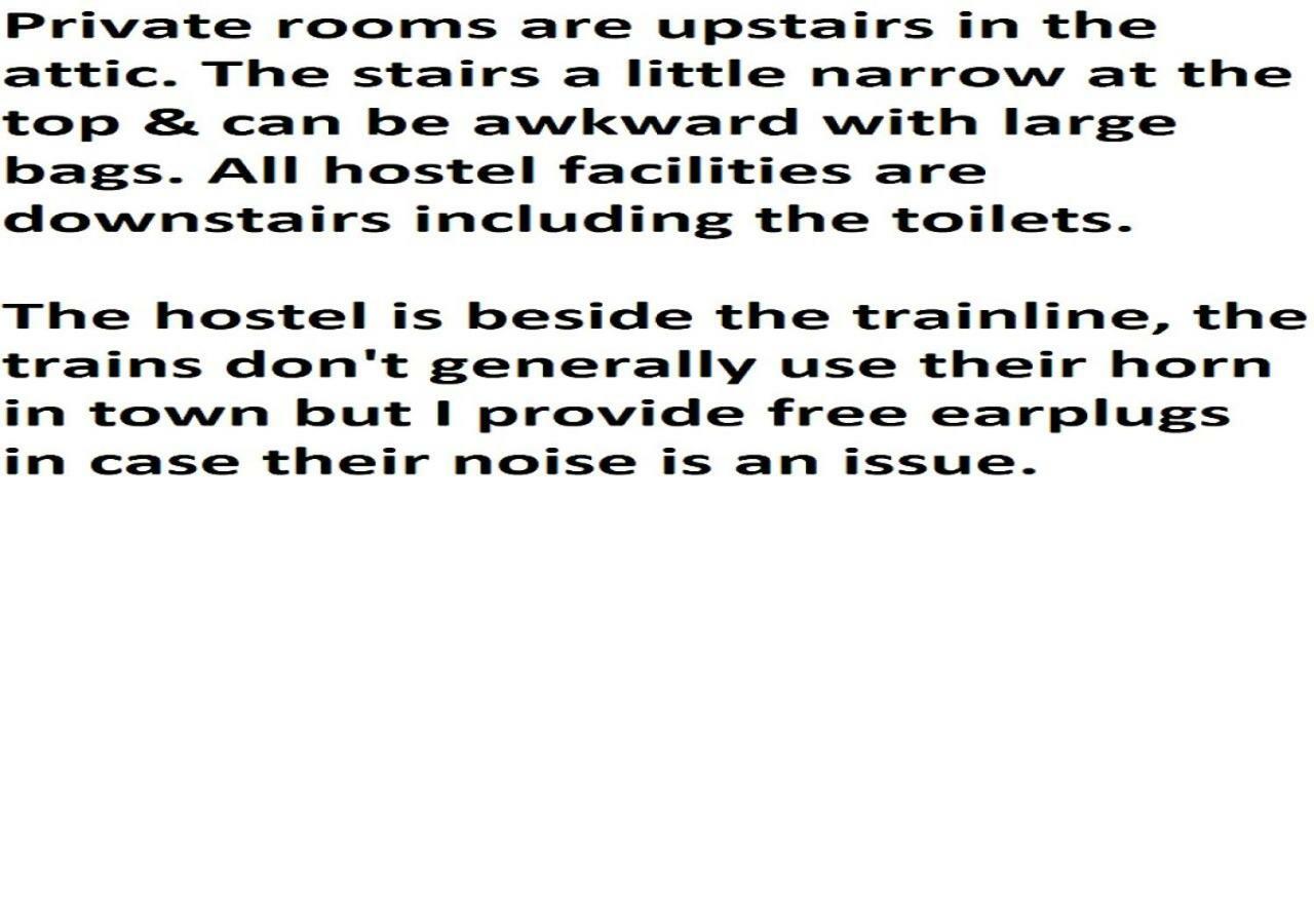 Kicking Horse Backpacker Hostel โกลเดน ภายนอก รูปภาพ